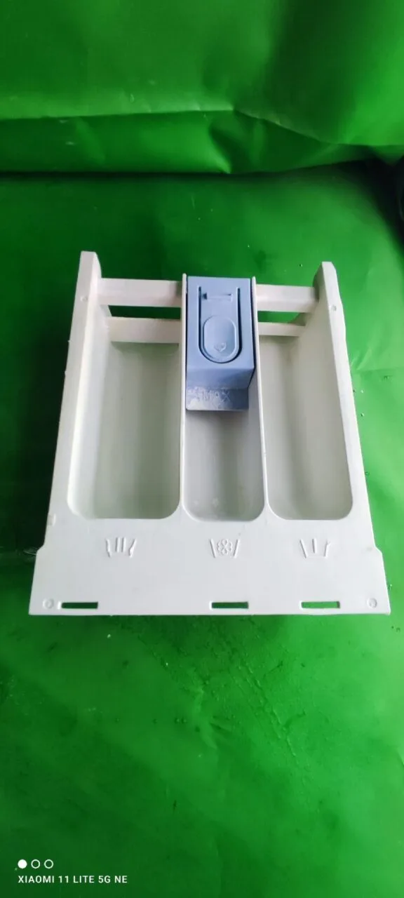Лоток порошкоприемника Beko 284087RA2