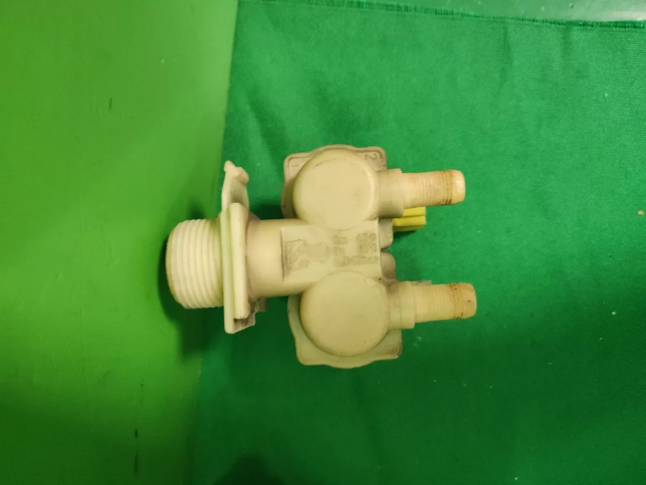 vsH7SeIml2I Клапан двойной Bosch 3037081AB6 фишка