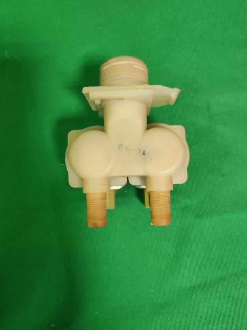 Клапан двойной Bosch 3037080aa0 фишка