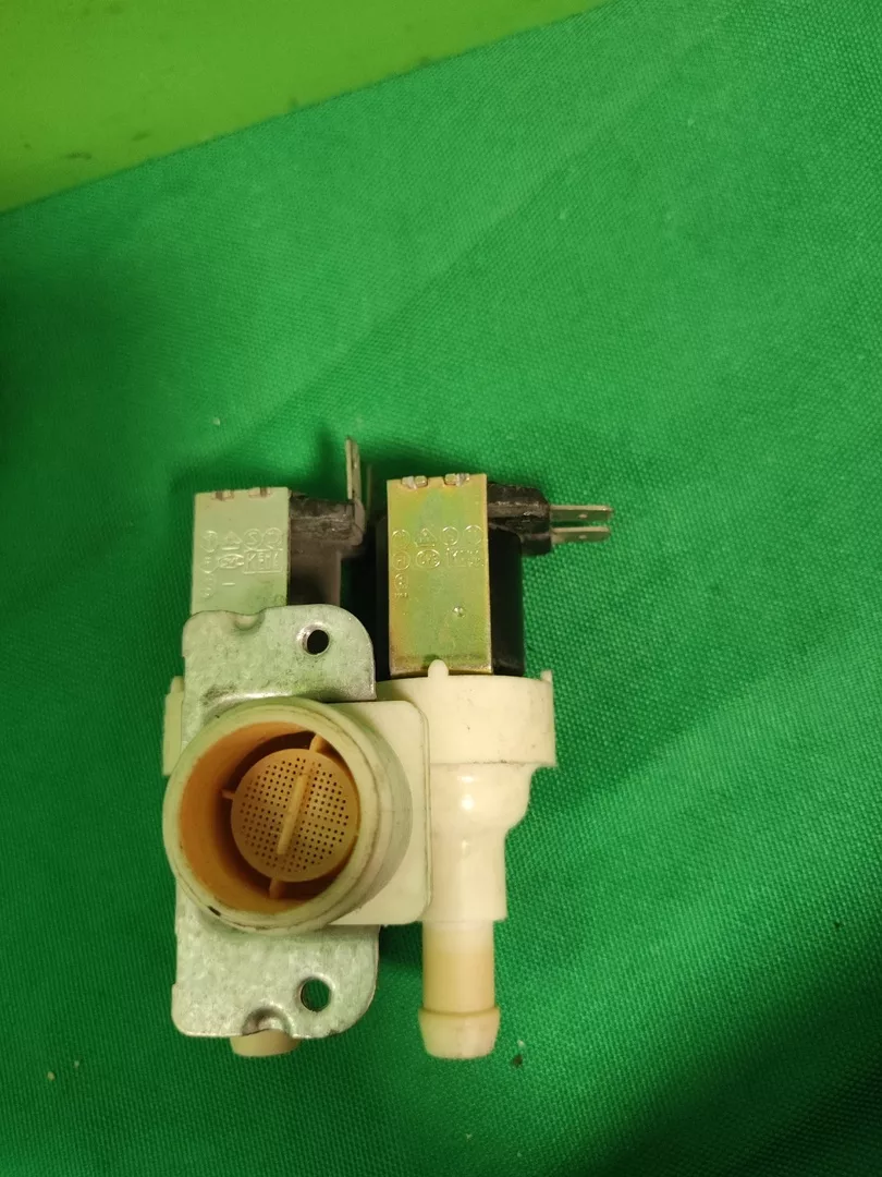 Клапан двойной Electrolux 534008701 контакты