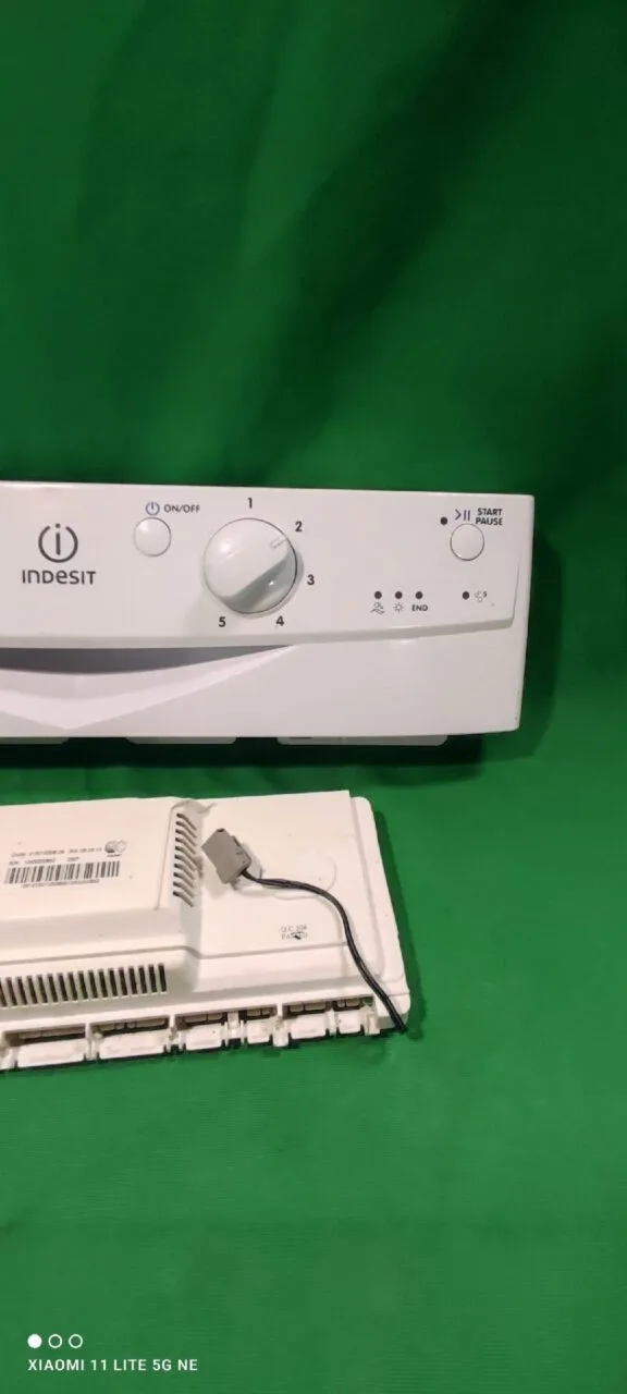 Панель с модулем Indesit DVLS5