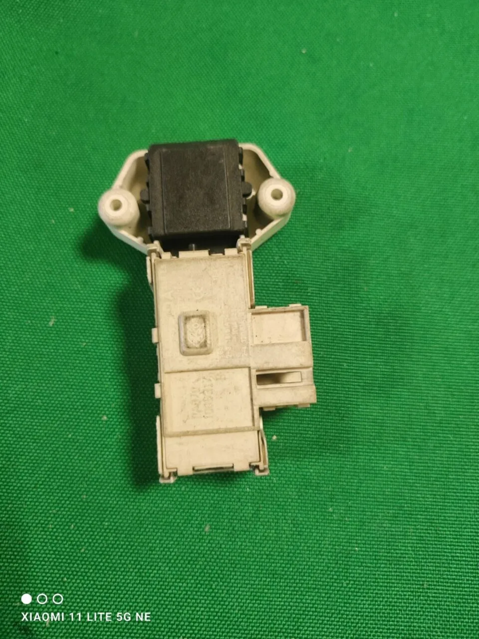 Замок люка (УБЛ) Bosch 5500011101 винт