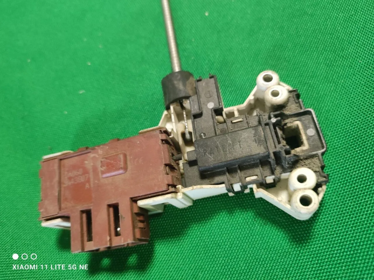 Замок люка (УБЛ) Electrolux 060728 Замок люка (УБЛ) Electrolux 060728