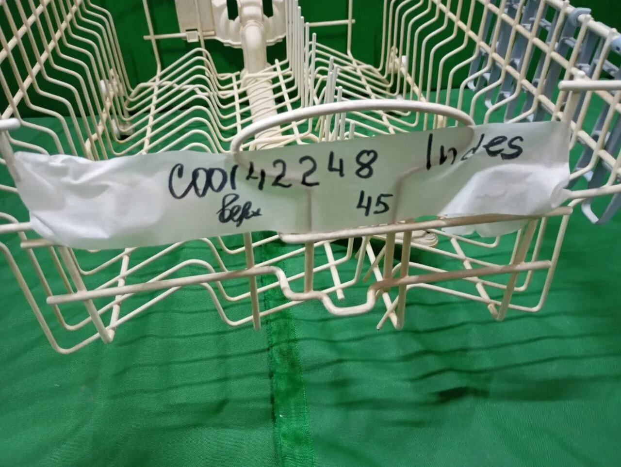 Верхняя корзина Indesit Ariston C00142248 для пмм 45см