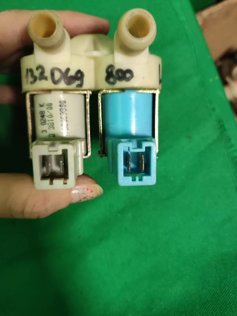 Клапан двойной Electrolux 132069800 фишка