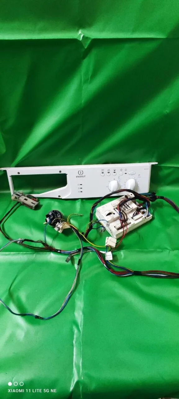 Модуль Indesit WIUN 82 с дефектом