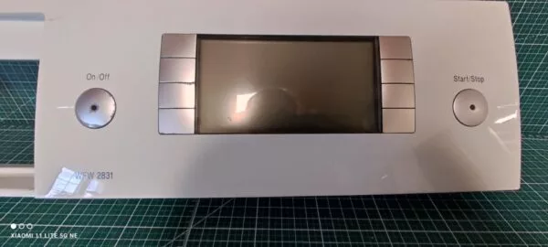 Панель Bosch WFW2831 с дефектом