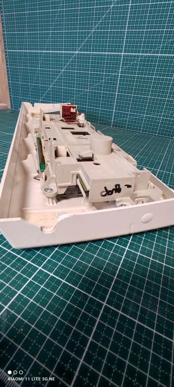 Панель Bosch WFW2831 с дефектом