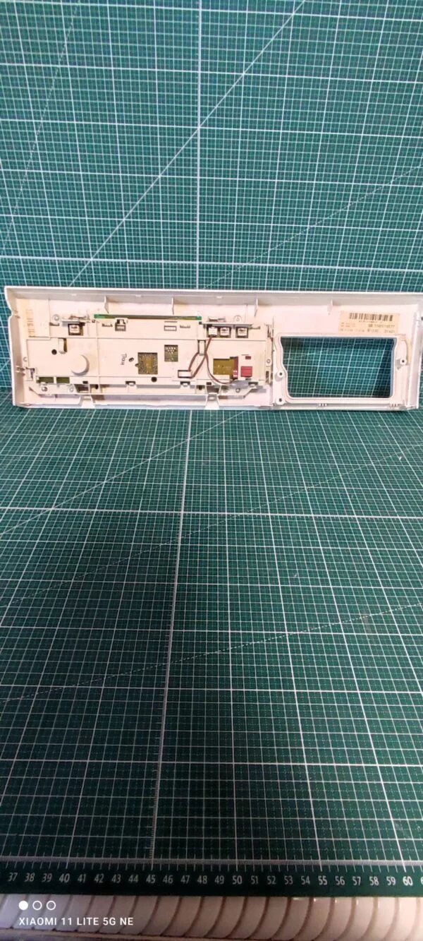 Панель Bosch WFW2831 с дефектом