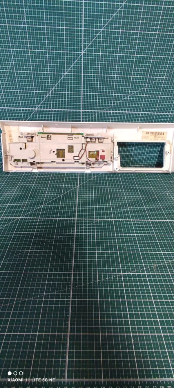 Панель Bosch WFW2831 с дефектом