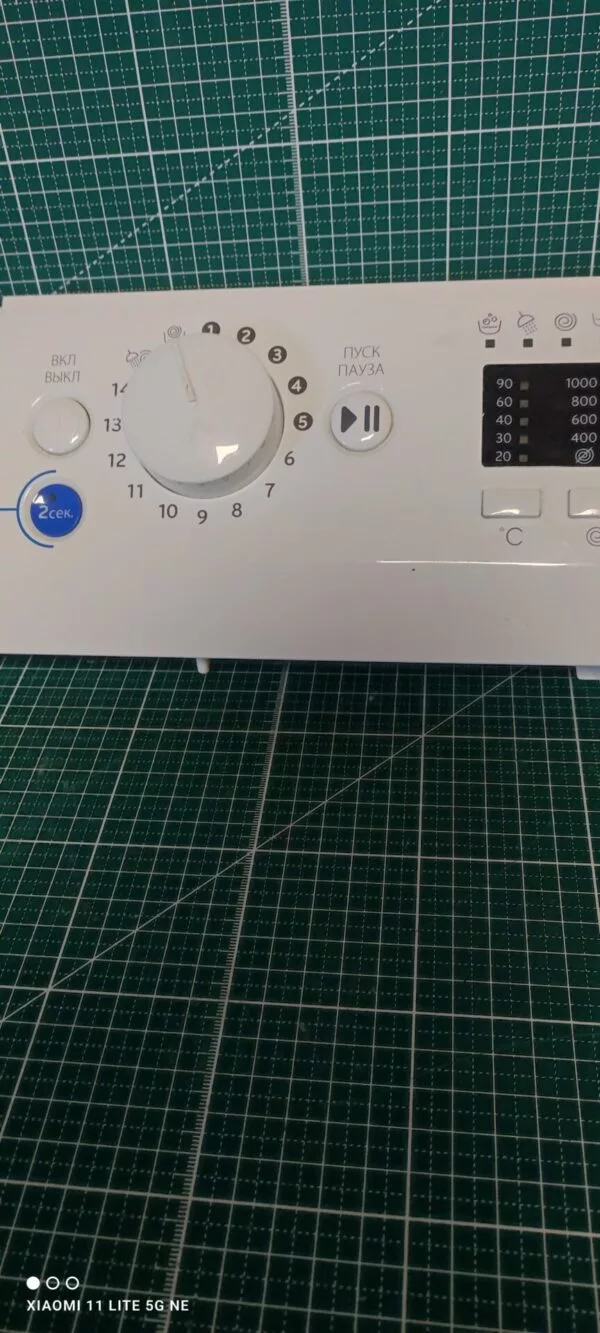Панель Indesit BWUA 51051 с дефектом пластика