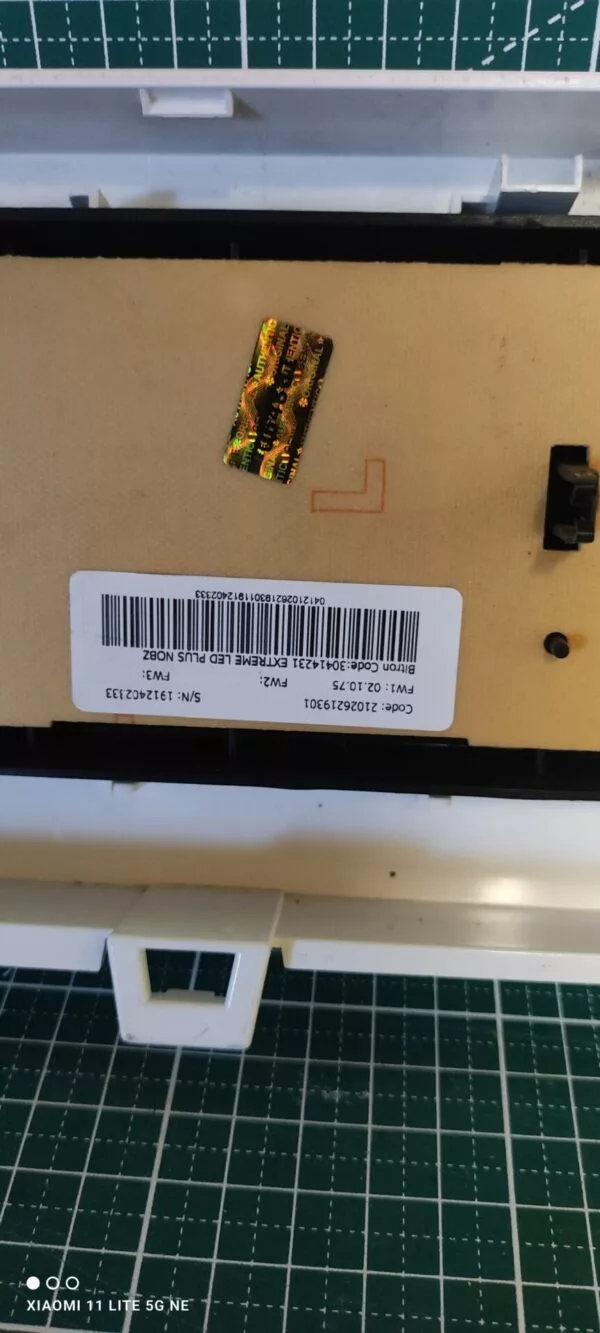 Панель Indesit BWUA 51051 с дефектом пластика