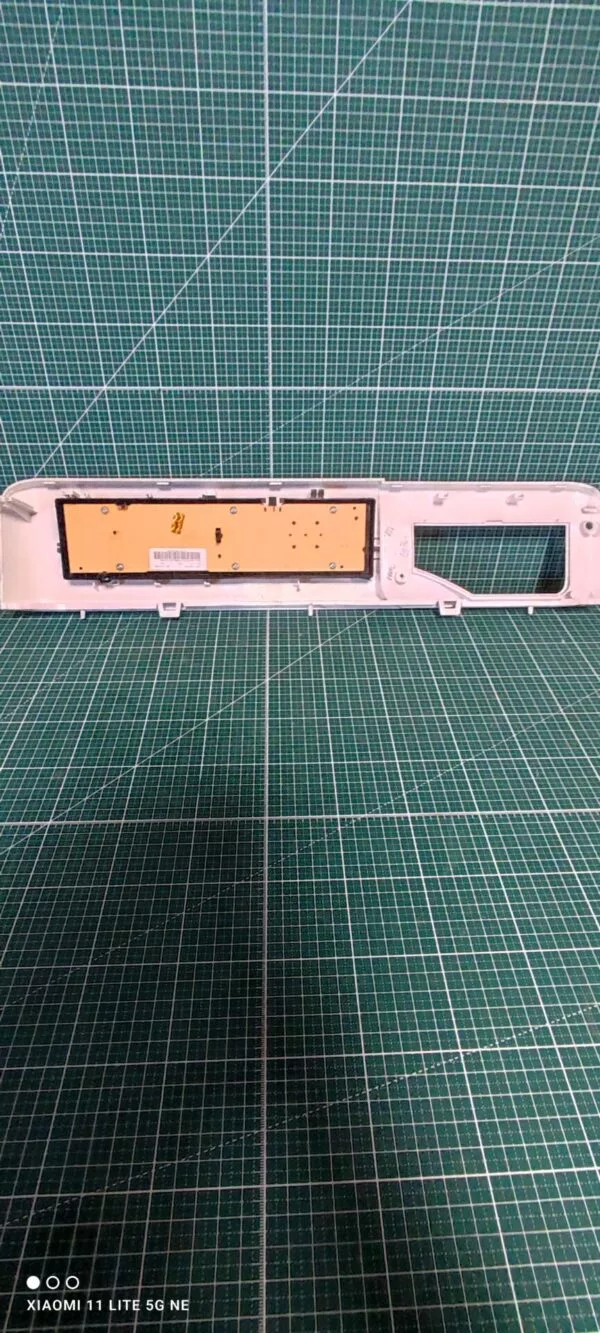 Панель Indesit BWUA 51051 с дефектом пластика