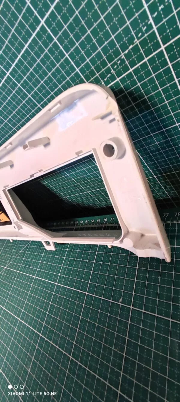 Панель Indesit BWUA 51051 с дефектом пластика