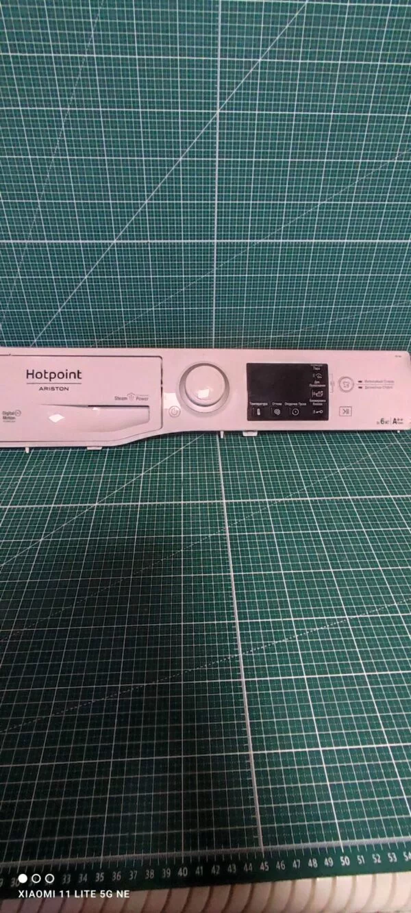 Панель Ariston RST 602 с дефектом пластика
