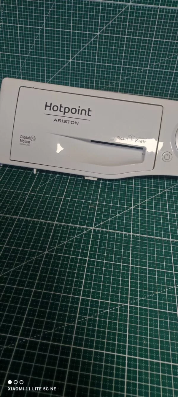 Панель Ariston RST 602 с дефектом пластика