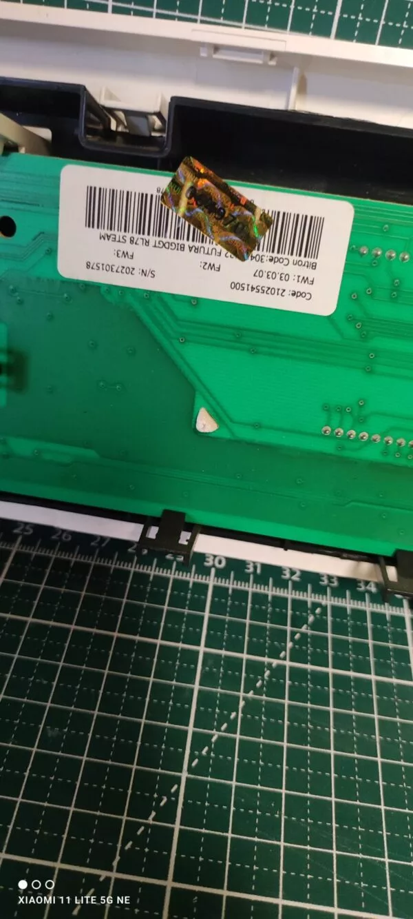 Панель Ariston RST 602 с дефектом пластика