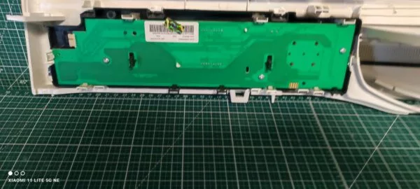 Панель Ariston RST 602 с дефектом пластика