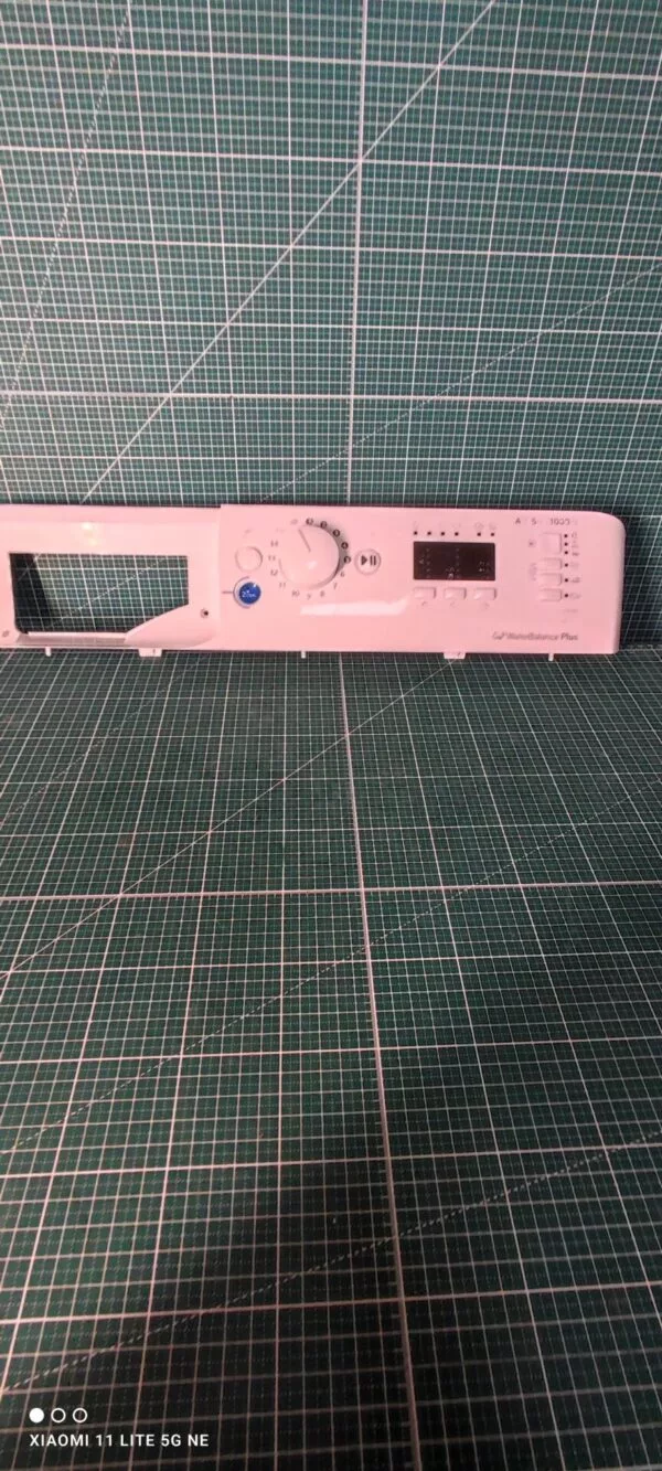 Панель Indesit BWSA 51051 с дефектом пластика