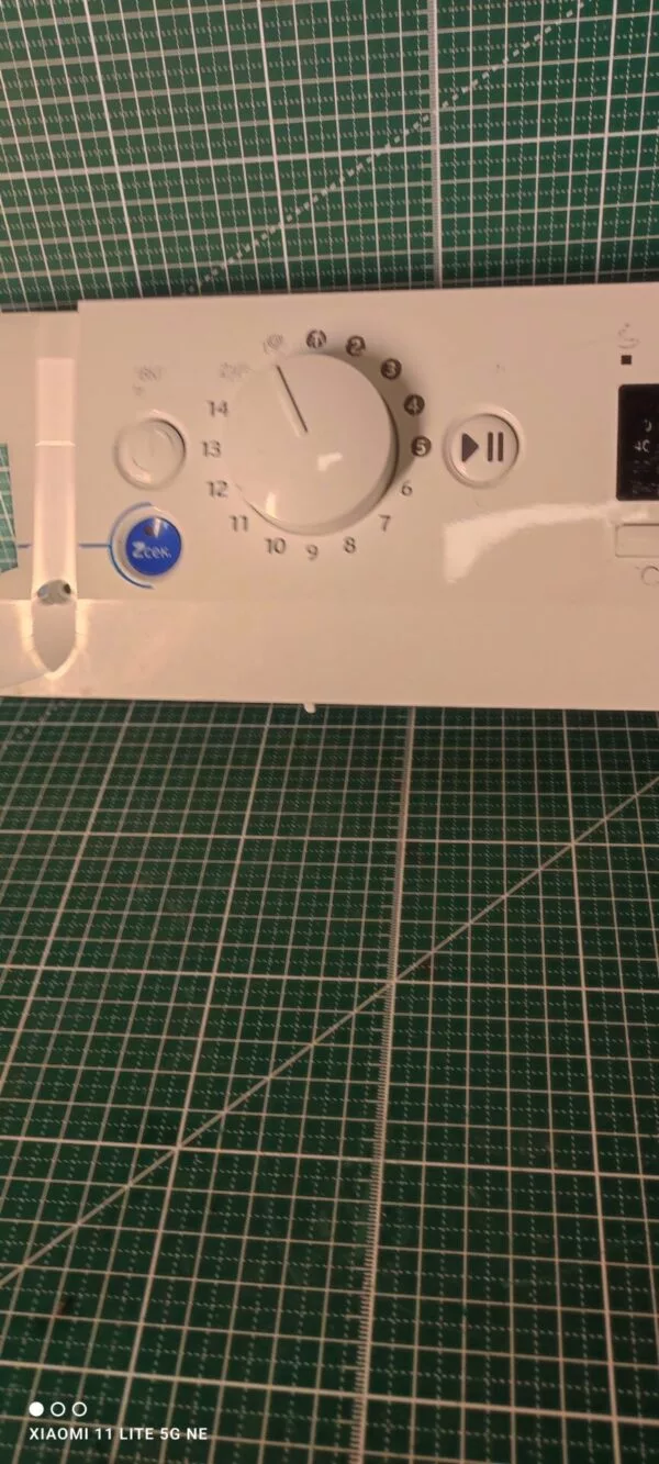 Панель Indesit BWSA 51051 с дефектом пластика