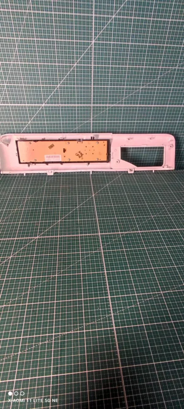 Панель Indesit BWSA 51051 с дефектом пластика