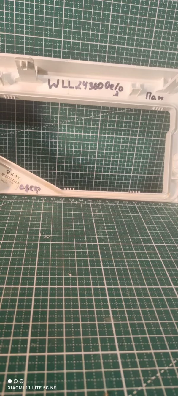 Панель Bosch WLL24360OE/03 с дефектом пластика