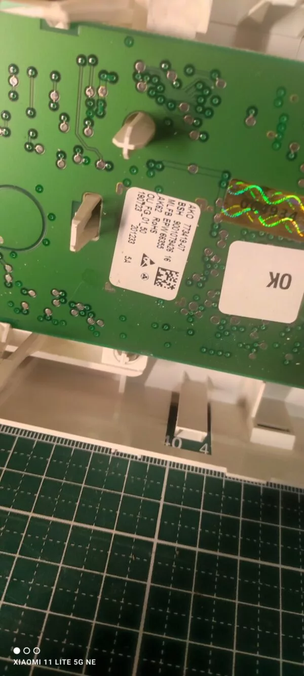 Панель Bosch WLL24360OE/03 с дефектом пластика