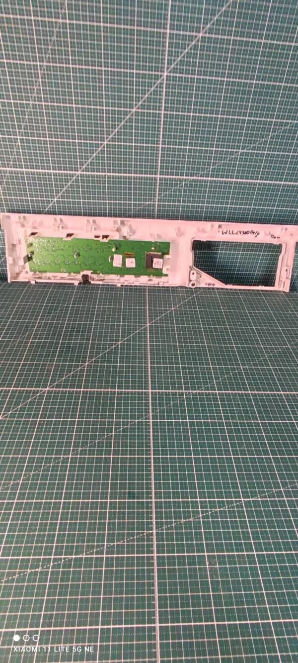 Панель Bosch WLL24360OE/03 с дефектом пластика