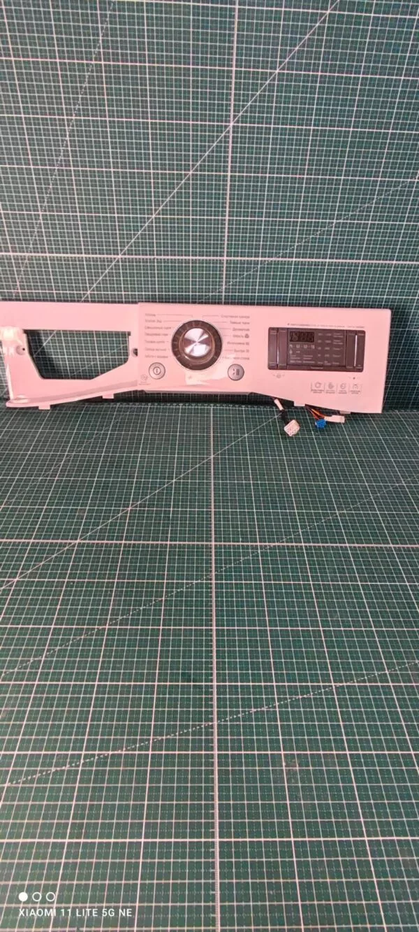 Панель LG F1294ND с дефектом пластика
