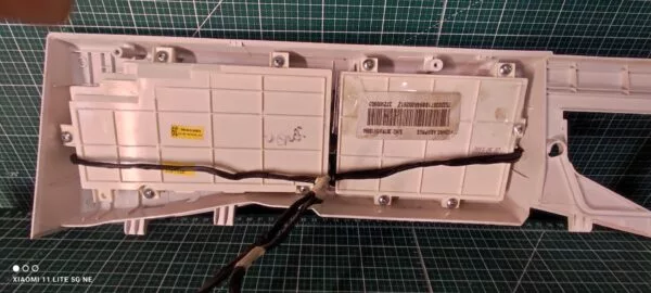 Панель LG F1294ND с дефектом пластика