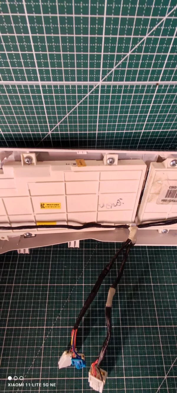 Панель LG F1294ND с дефектом пластика
