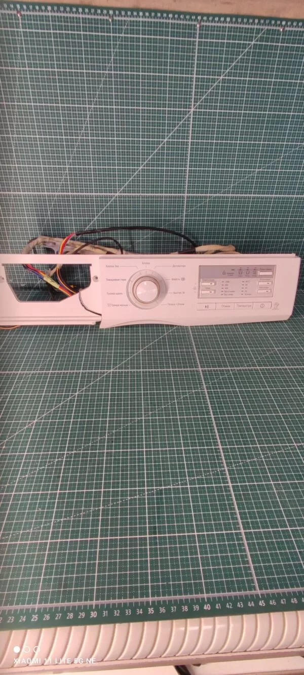 Модуль LG M10B9SD1 с дефектом пластика