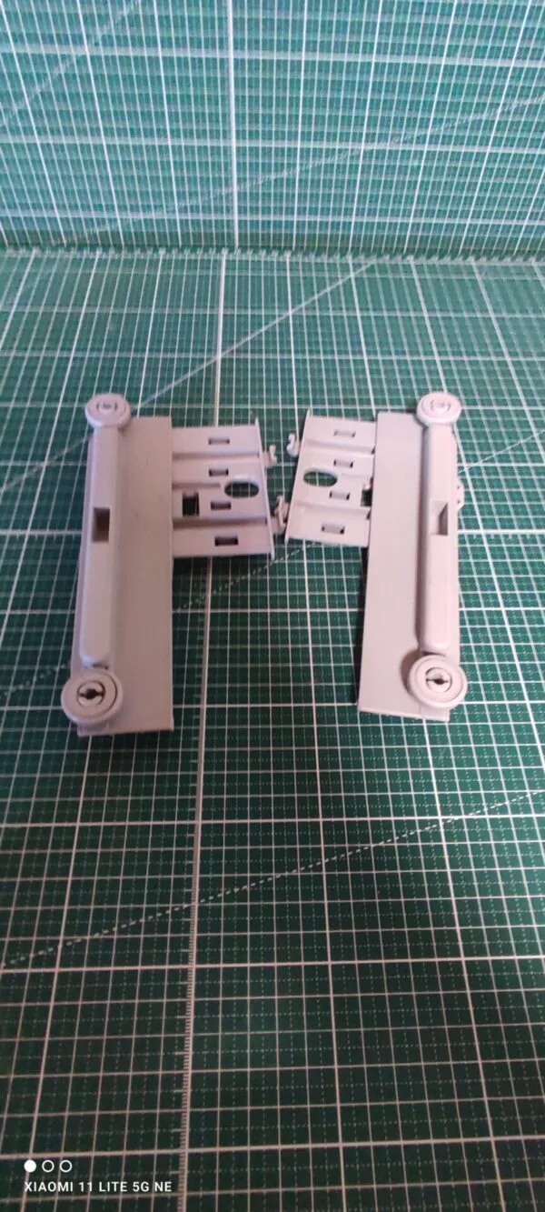 Петли корзин Electrolux 606472 606474