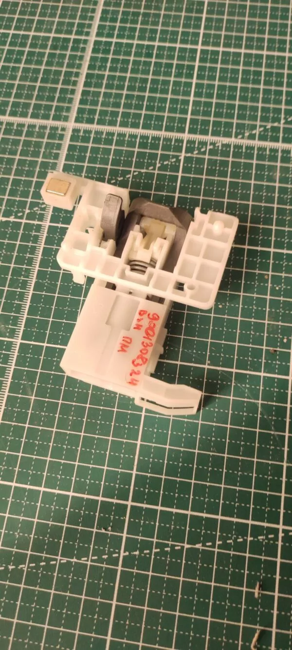 Замок люка(УБЛ) Bosch 9001308324 для пмм
