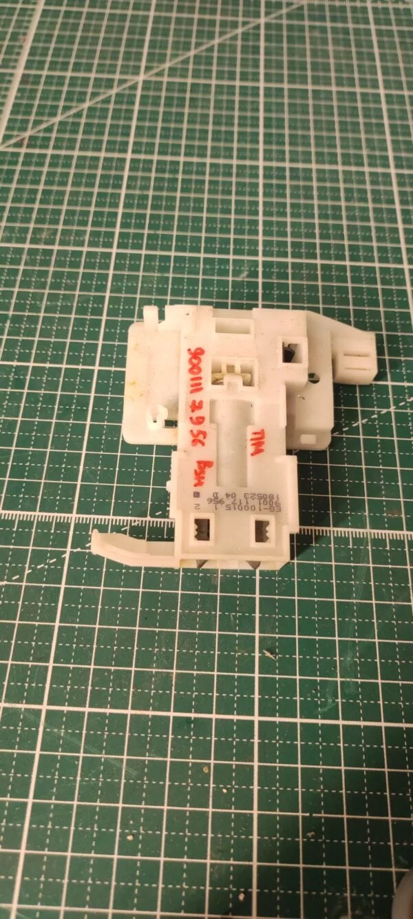 Замок люка(УБЛ) Bosch 9001117956 для пмм