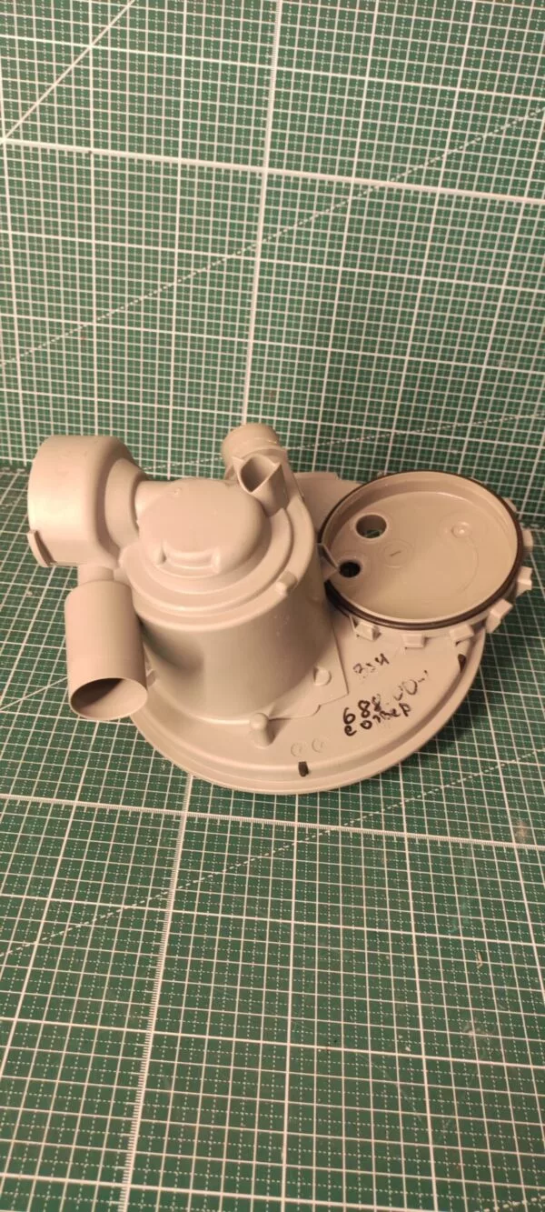 Чаша Bosch 688100-1 с отверстием под датчик