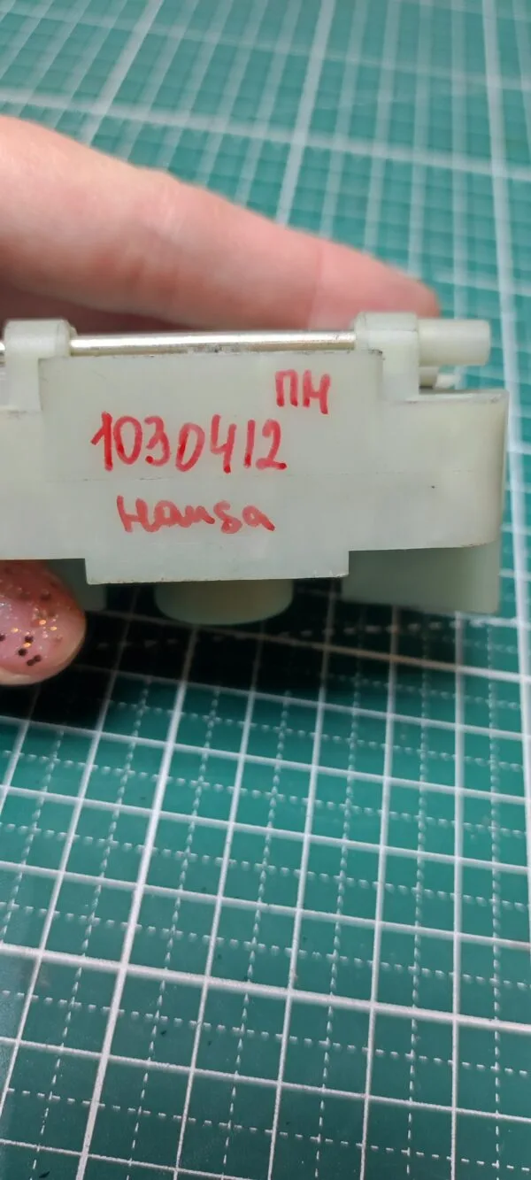 Замок дверцы Hansa 1030412 под 2 микрика для пмм