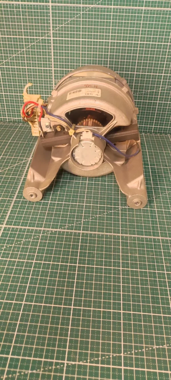 Двигатель Electrolux Sole 124277807 8контакт.