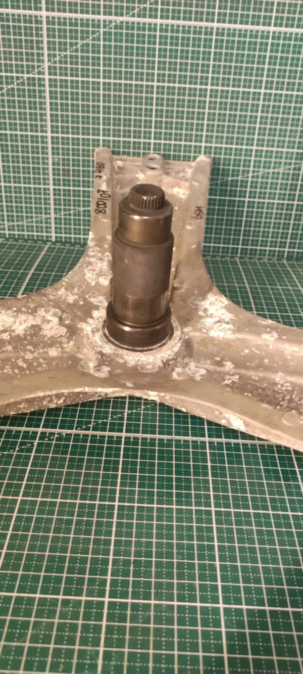 Крестовина Bosch 8001077460 9.8см. вал