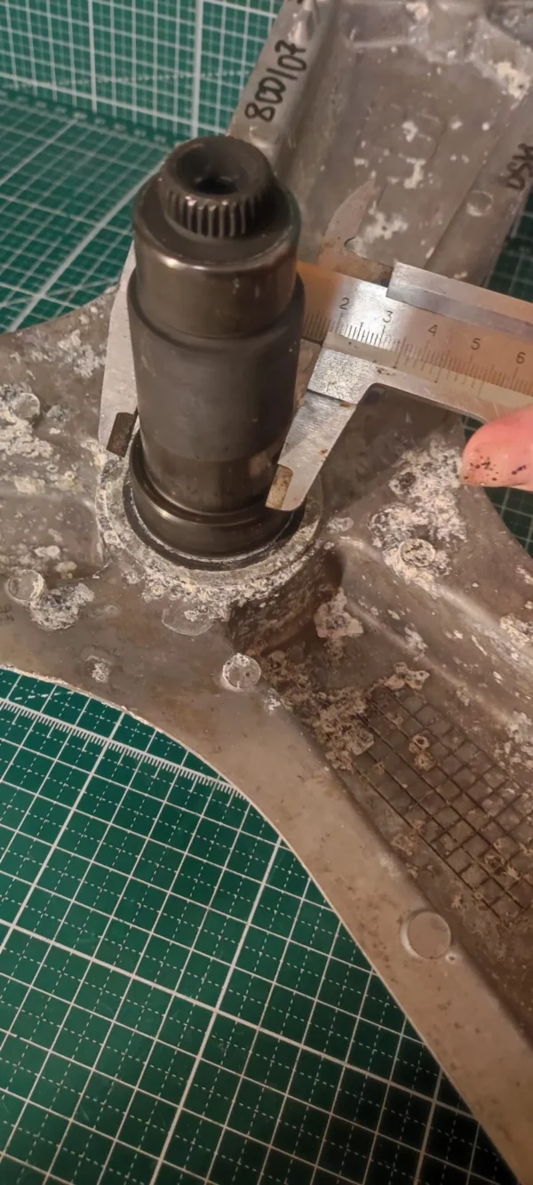 Крестовина Bosch 8001077460 9.8см. вал