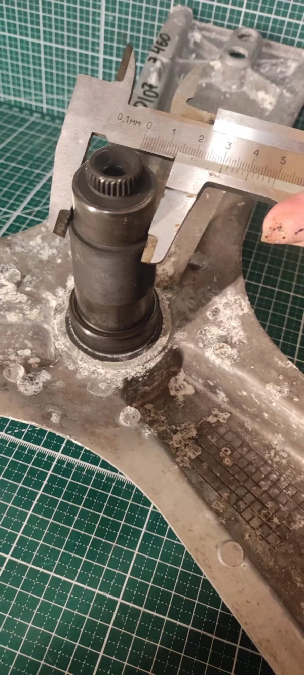 Крестовина Bosch 8001077460 9.8см. вал