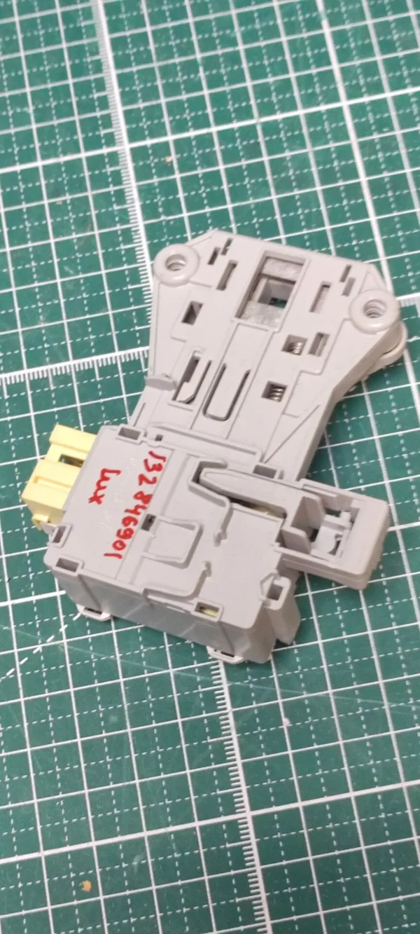 Устройство блокировки люка (УБЛ) Electrolux 132846901