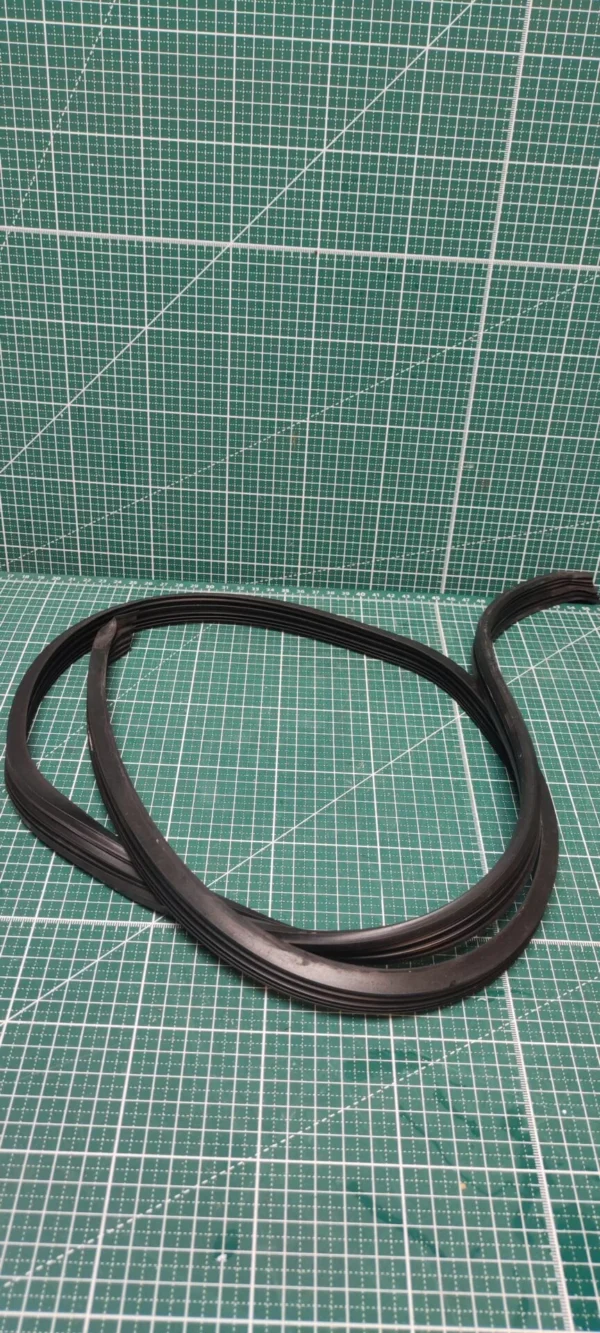 Уплотнитель П-образный Bosch 900018292 45см.