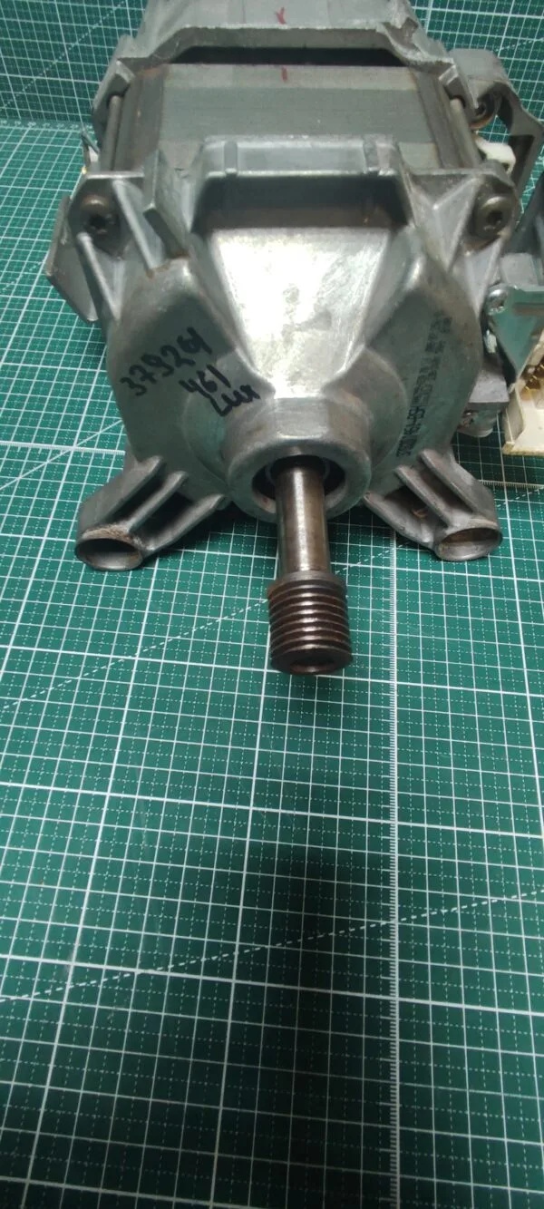 Двигатель Electrolux 379261461 6конт.