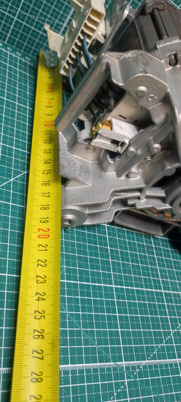 Двигатель Electrolux 379261461 6конт.