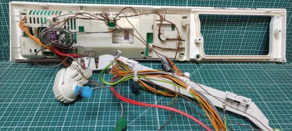 Модуль Bosch WLX 24461 OE с дефектом