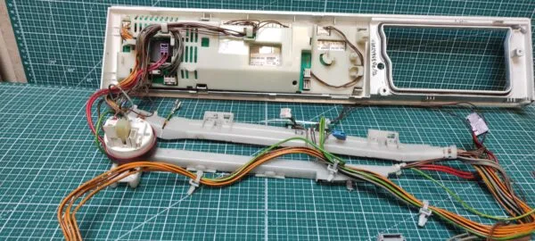 Модуль Bosch WAE 24465OE/12 с дефектом