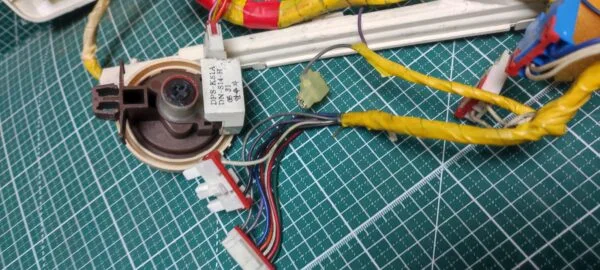 Модуль Samsung WF9592 GQQ с дефектом-желтый