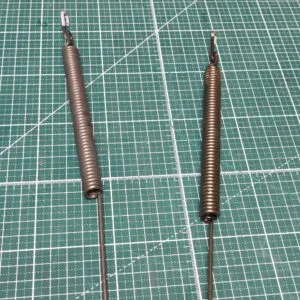 Пружины Electrolux 1526642029 белые пара для пмм