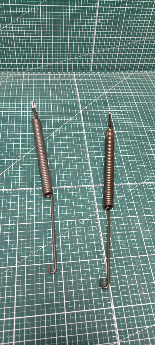 Пружины Electrolux 1526642029 белые пара для пмм